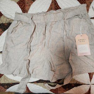 Brand New !! Cute !! Woman Short Shorts Beige Light and Airy Size Med.